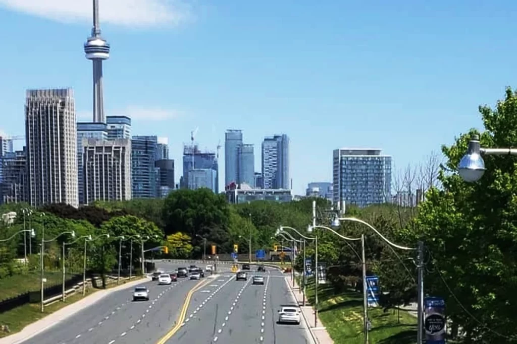 ۴ قانون عجیب‌وغریب رانندگی در کانادا که ایرانی‌ها را به دردسر می‌اندازد!